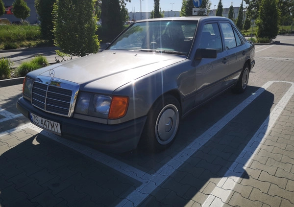 Mercedes-Benz W124 (1984-1993) cena 8999 przebieg: 346170, rok produkcji 1988 z Szczecin małe 529